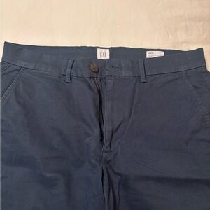 Gap khaki pants 31/30